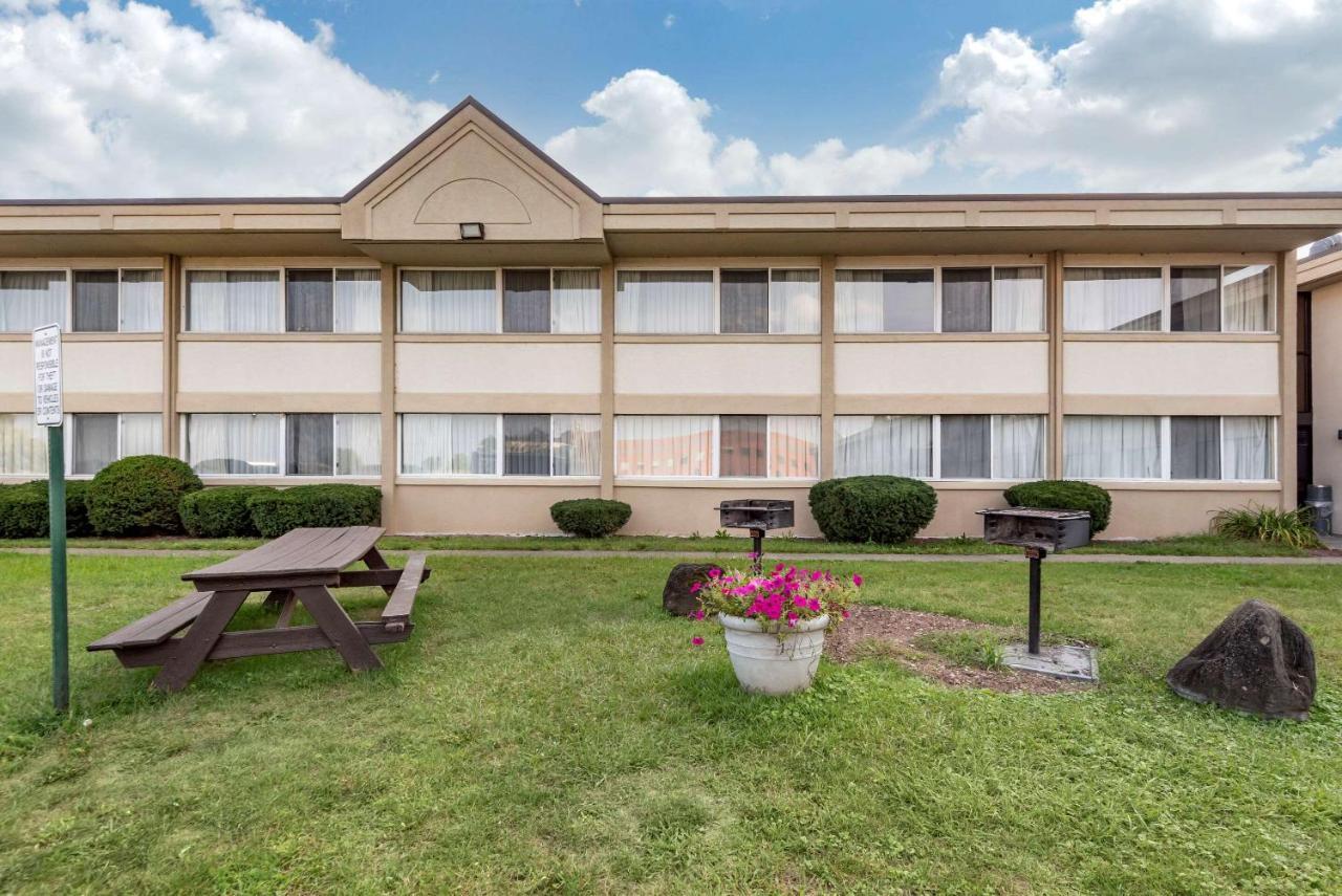 Quality Inn & Suites Vestal Binghamton Near University Ngoại thất bức ảnh