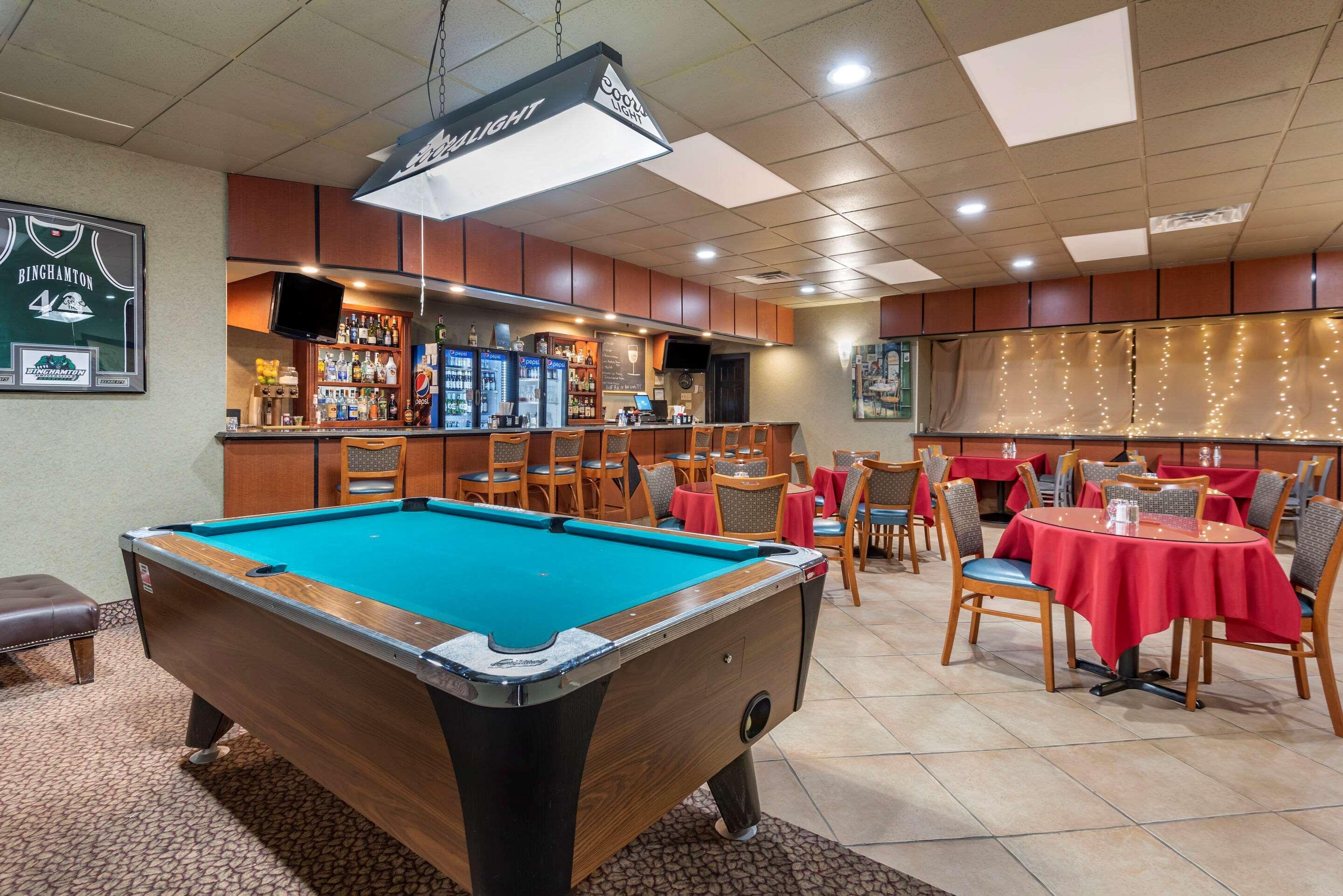 Quality Inn & Suites Vestal Binghamton Near University Ngoại thất bức ảnh