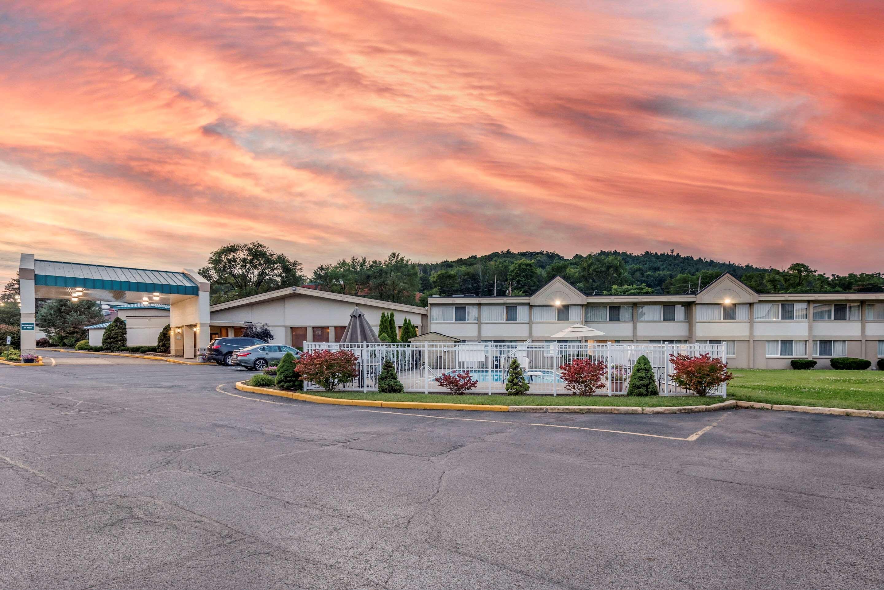 Quality Inn & Suites Vestal Binghamton Near University Ngoại thất bức ảnh