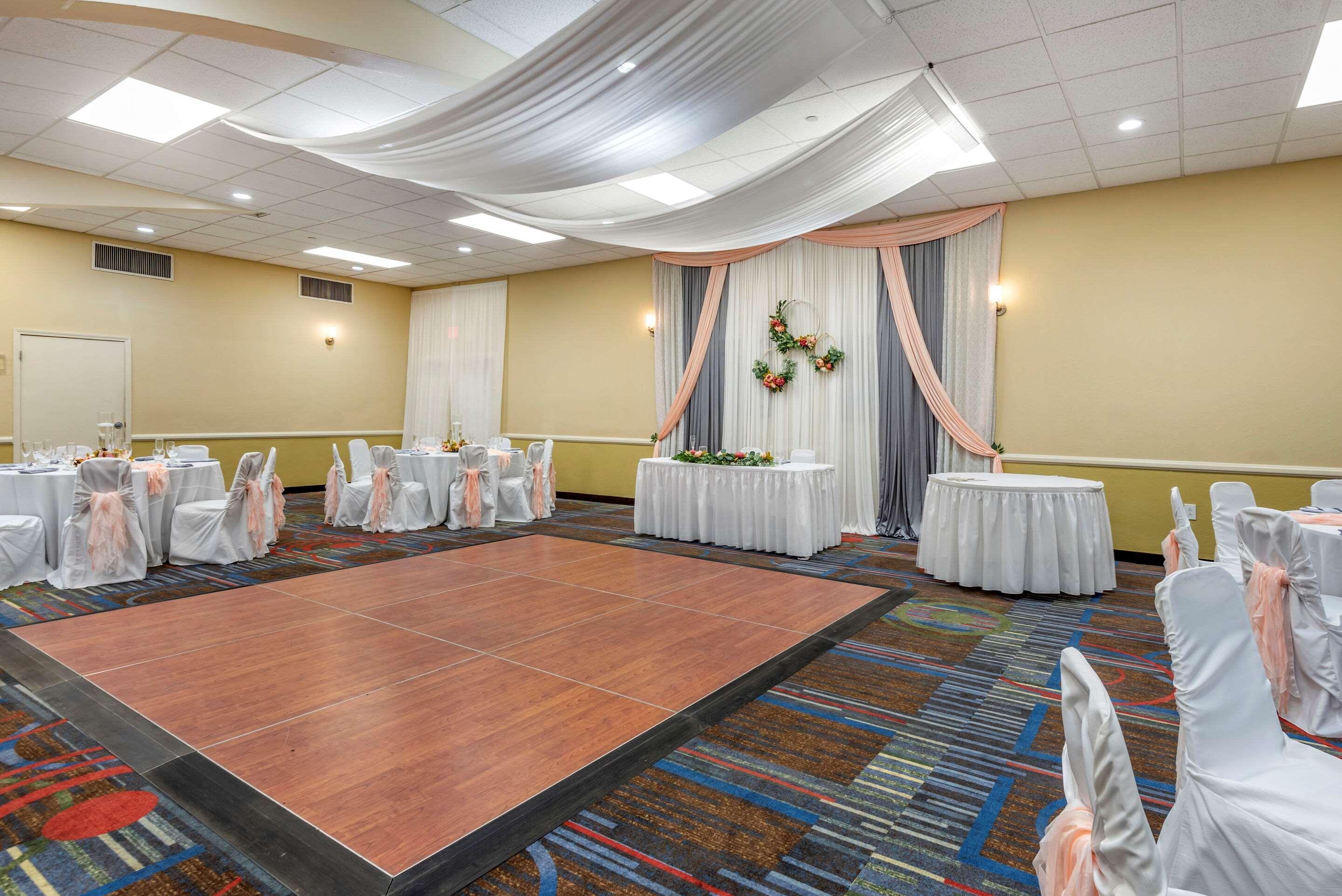 Quality Inn & Suites Vestal Binghamton Near University Ngoại thất bức ảnh
