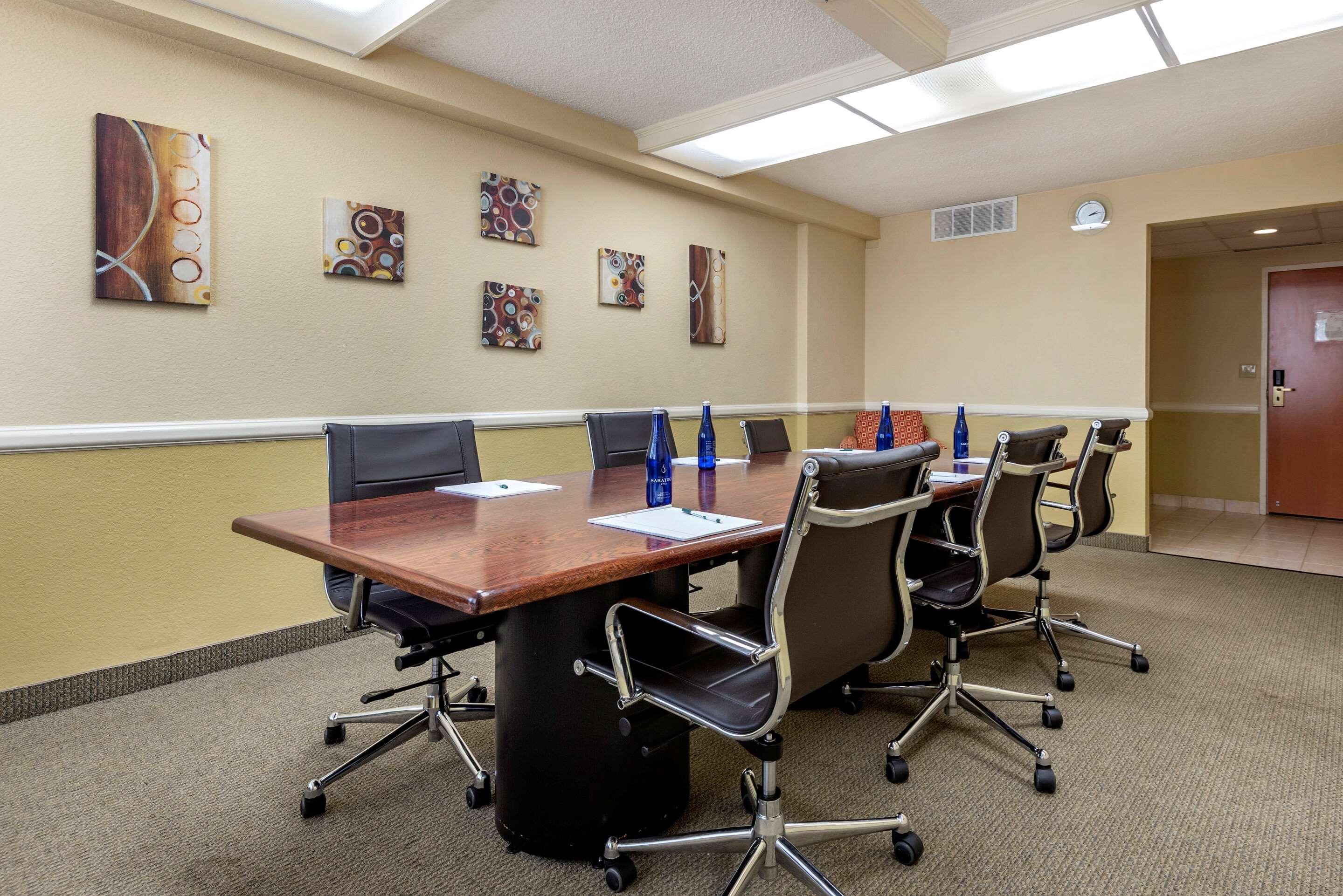 Quality Inn & Suites Vestal Binghamton Near University Ngoại thất bức ảnh