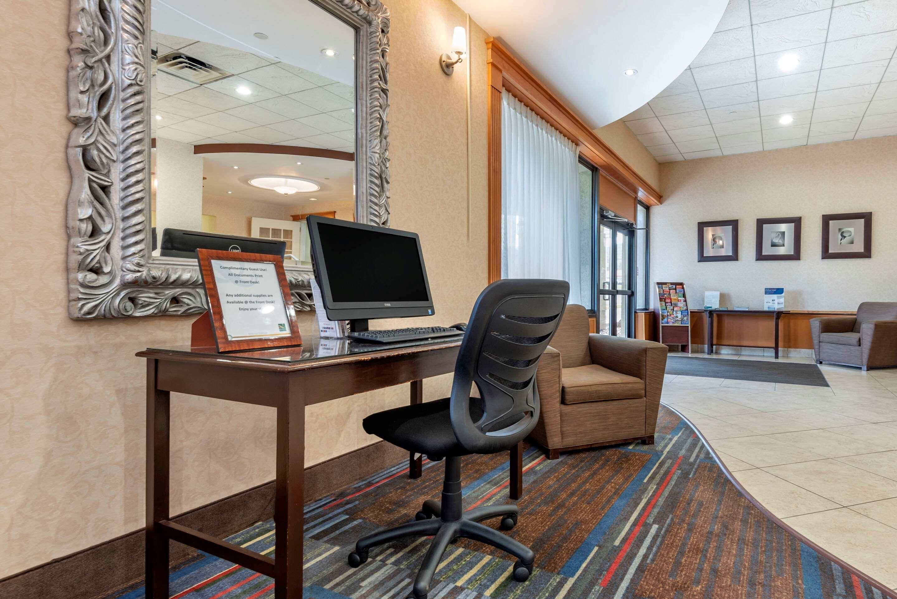 Quality Inn & Suites Vestal Binghamton Near University Ngoại thất bức ảnh