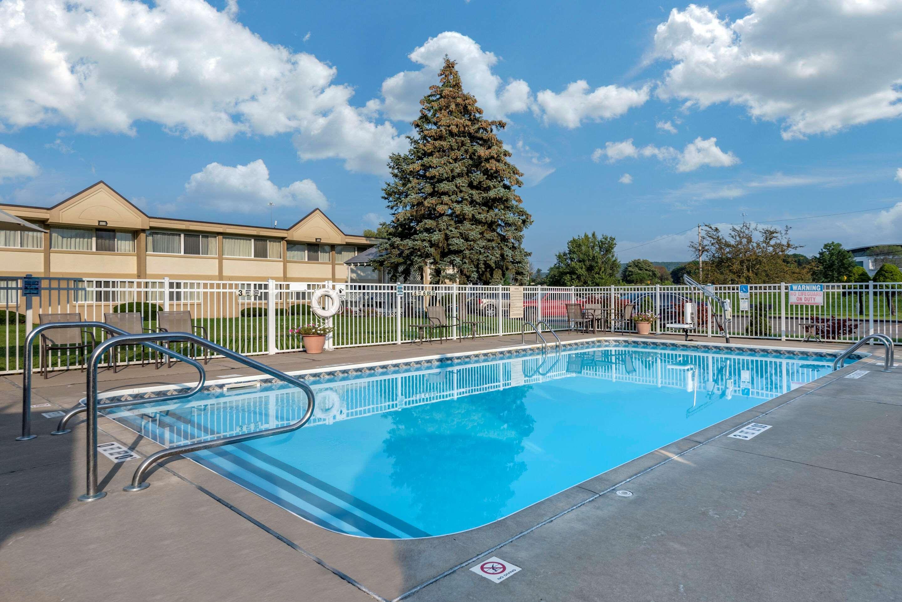 Quality Inn & Suites Vestal Binghamton Near University Ngoại thất bức ảnh