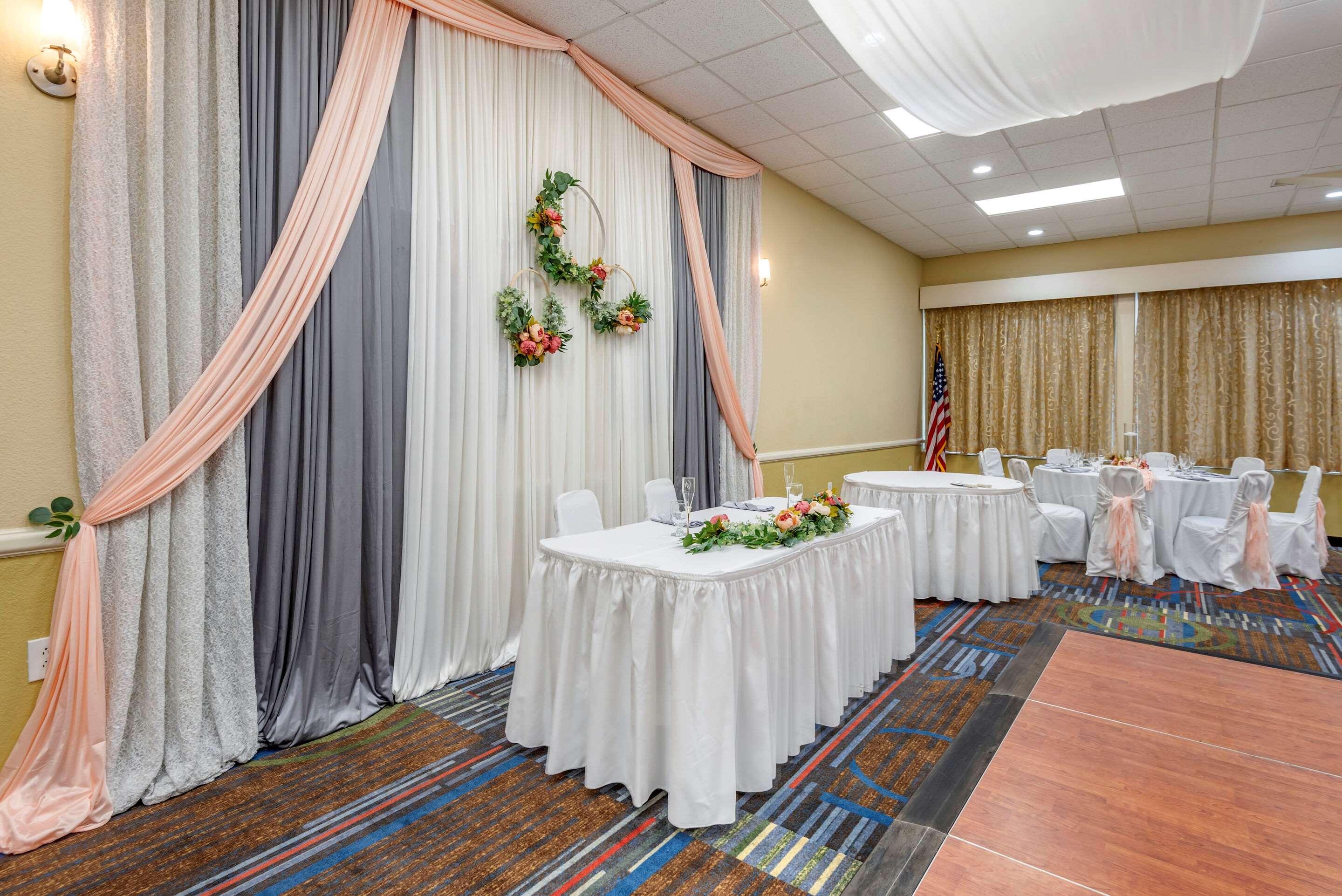 Quality Inn & Suites Vestal Binghamton Near University Ngoại thất bức ảnh