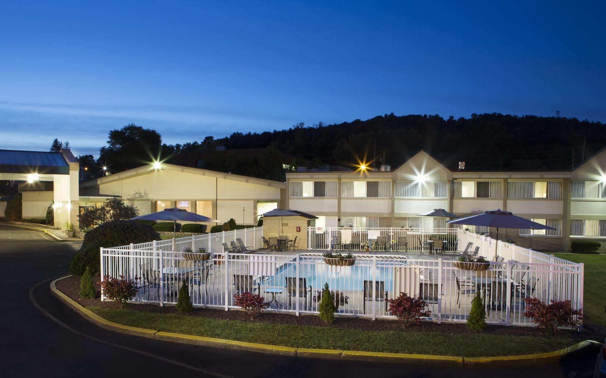 Quality Inn & Suites Vestal Binghamton Near University Ngoại thất bức ảnh